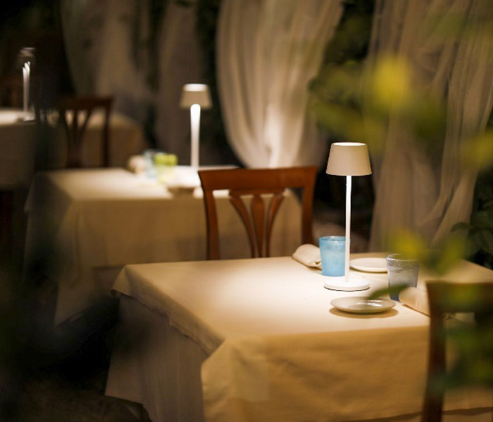 Ristorante Bosco, dall'atmosfera intima e accogliente Eleganti spazi interni del Ristorante Bosco Scandiano, atmosfera raffinata e calda